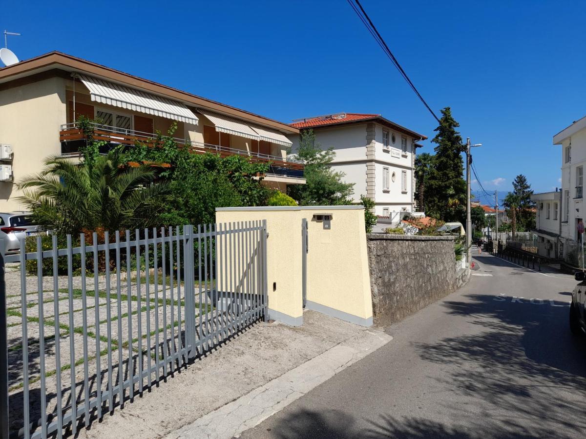 Apartments Orange Lovran Extérieur photo