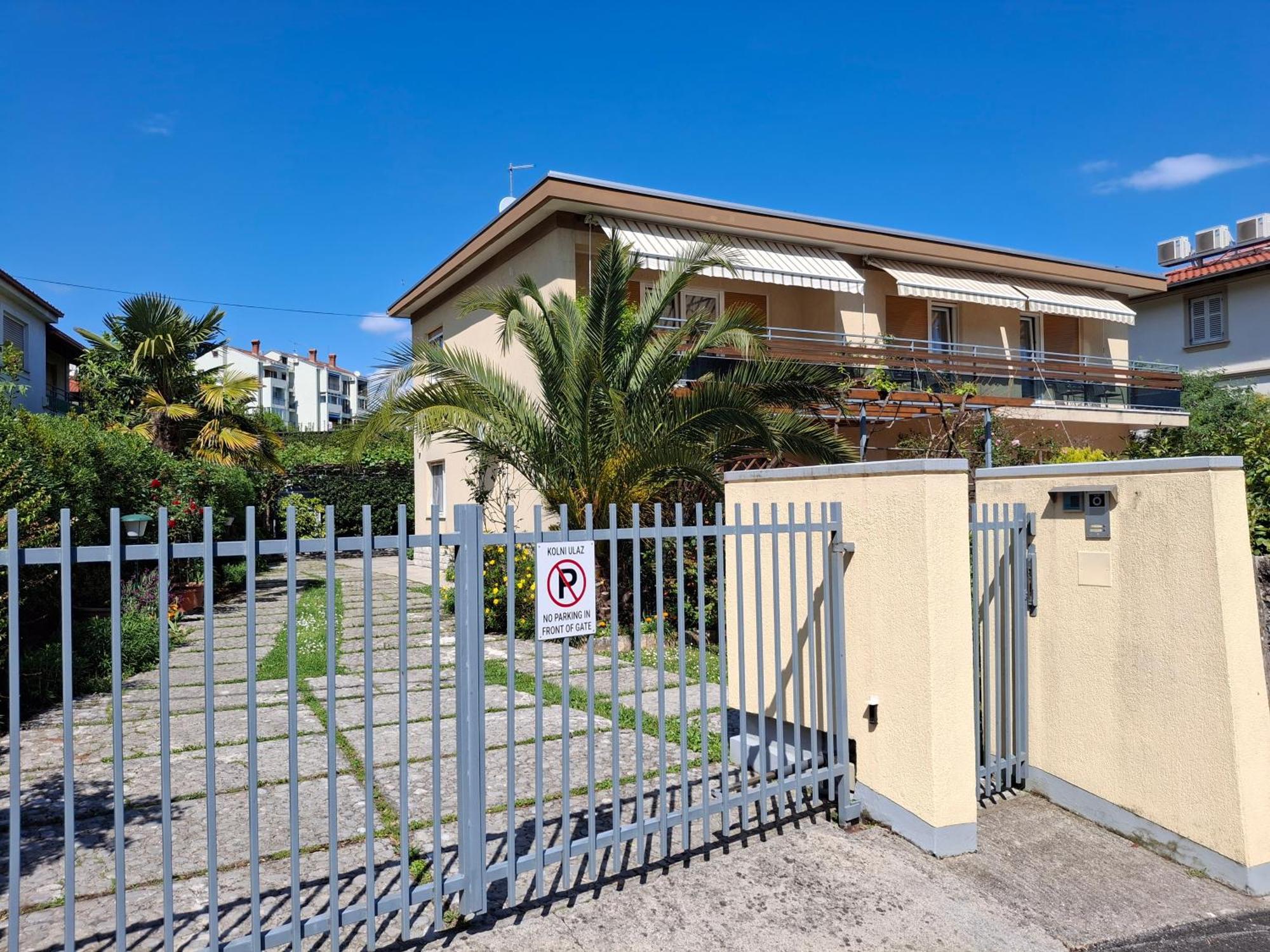 Apartments Orange Lovran Extérieur photo